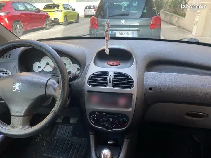 Peugeot 206 2008 photo 3