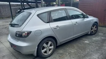 Mazda Axela 2006 photo 2
