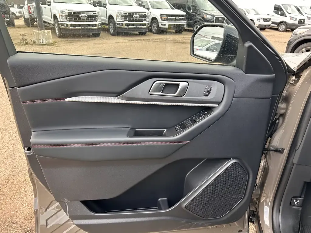 Ford Explorer 2026 photo 5