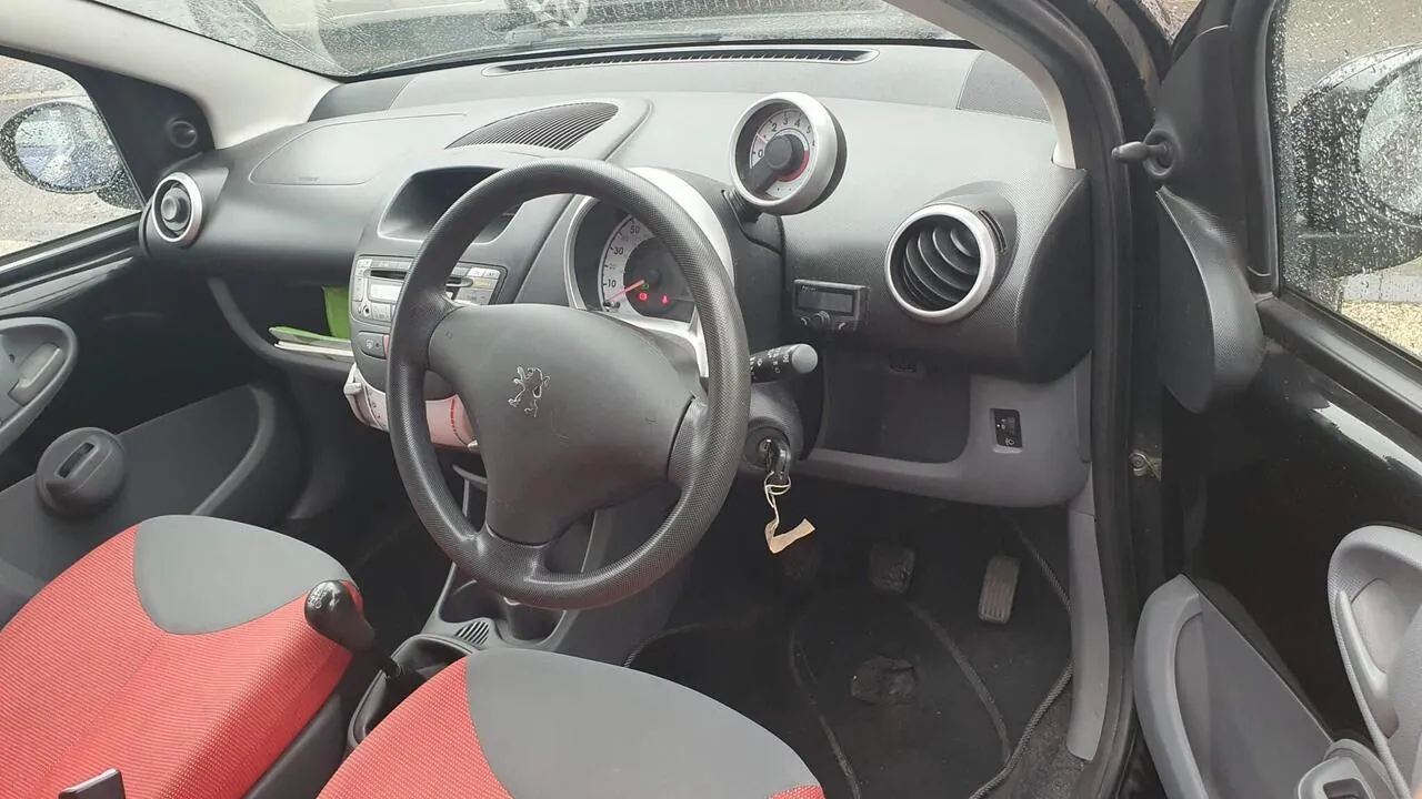 Peugeot 107 2008 photo 5
