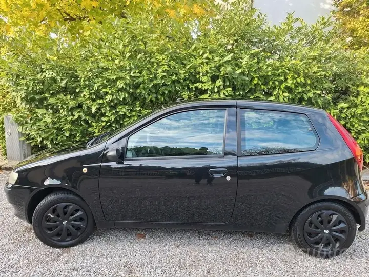 Fiat Punto 2003 photo 2