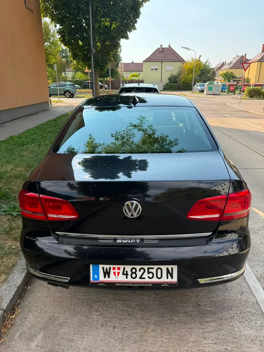 Volkswagen Passat 2011 photo 2