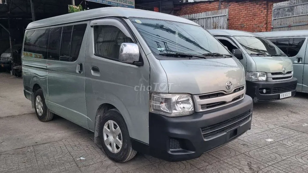 Toyota Hiace 2010 photo 2