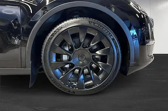 Tesla Model Y 2023 photo 4