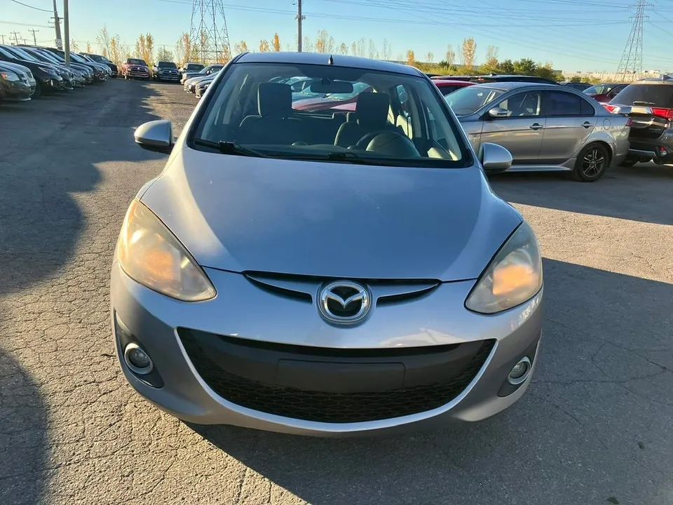 Mazda Mazda2 2011 photo 2