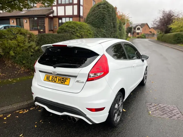 Ford Fiesta 2010 photo 3