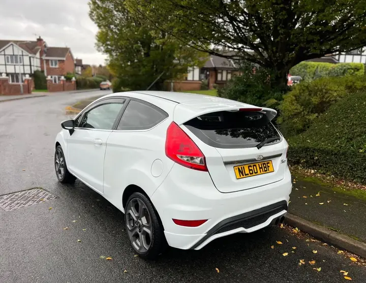 Ford Fiesta 2010 photo 4