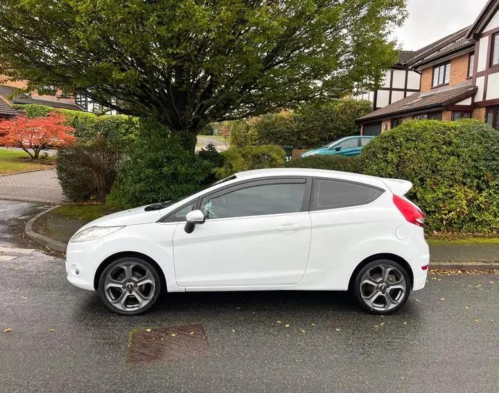 Ford Fiesta 2010 photo 5