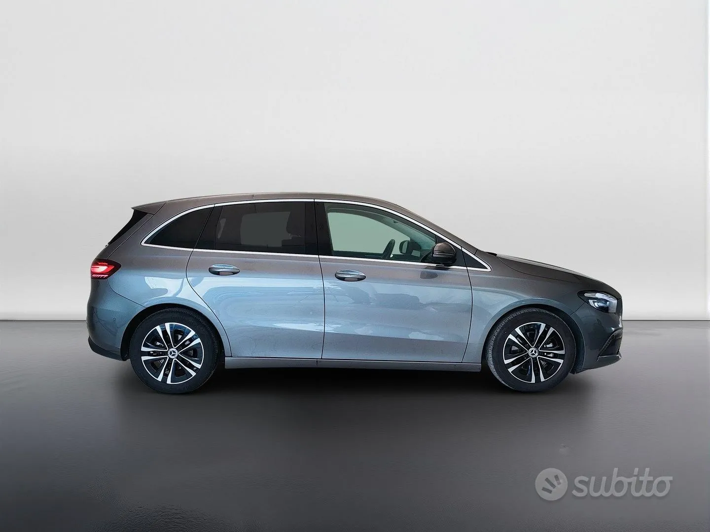 Mercedes-Benz C-Class 2025 photo 4