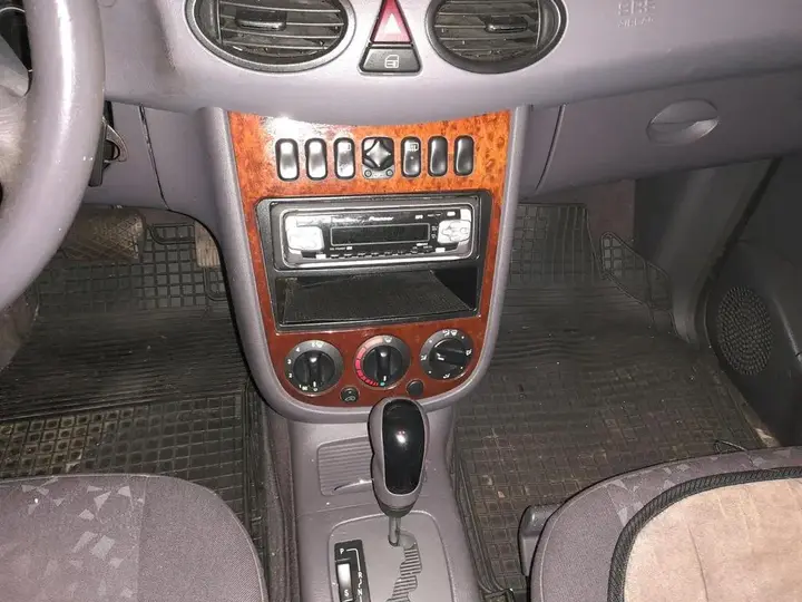 Mercedes-Benz A160