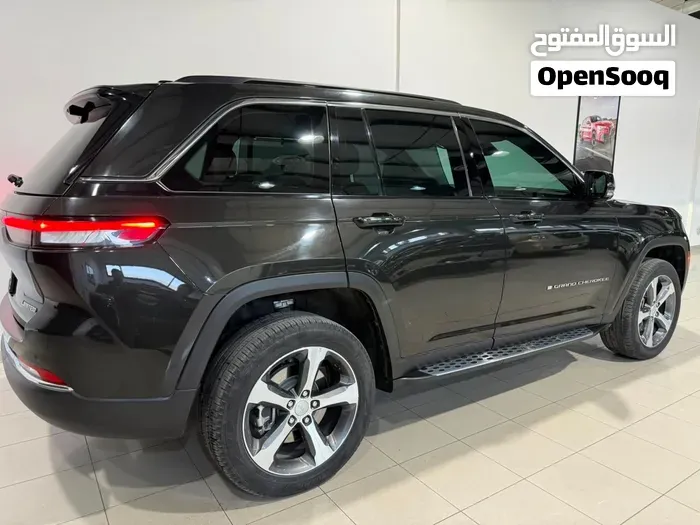 Jeep Grand Cherokee 2024 photo 2