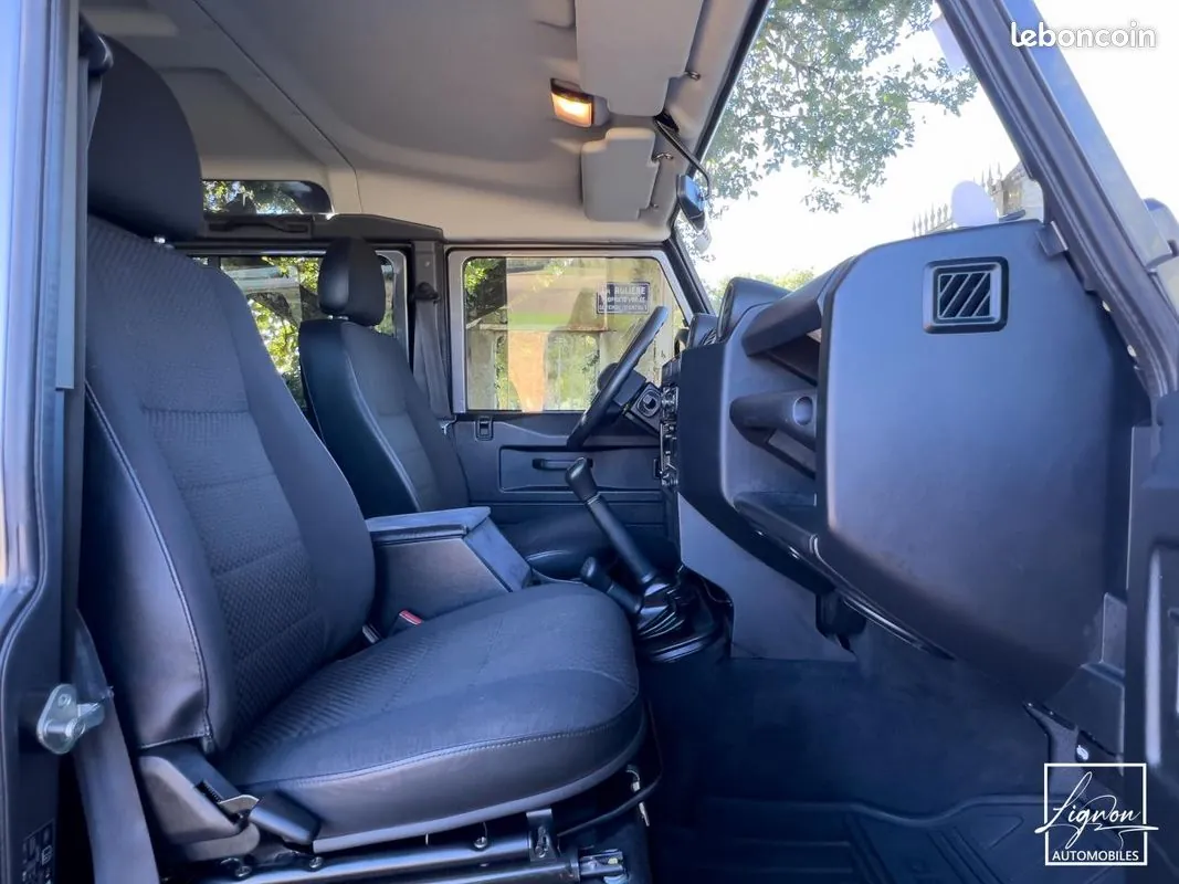 Land Rover Defender 2014 photo 2