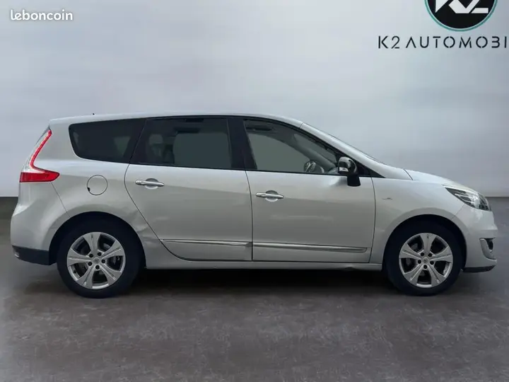Renault Grand Scenic 2012 photo 4