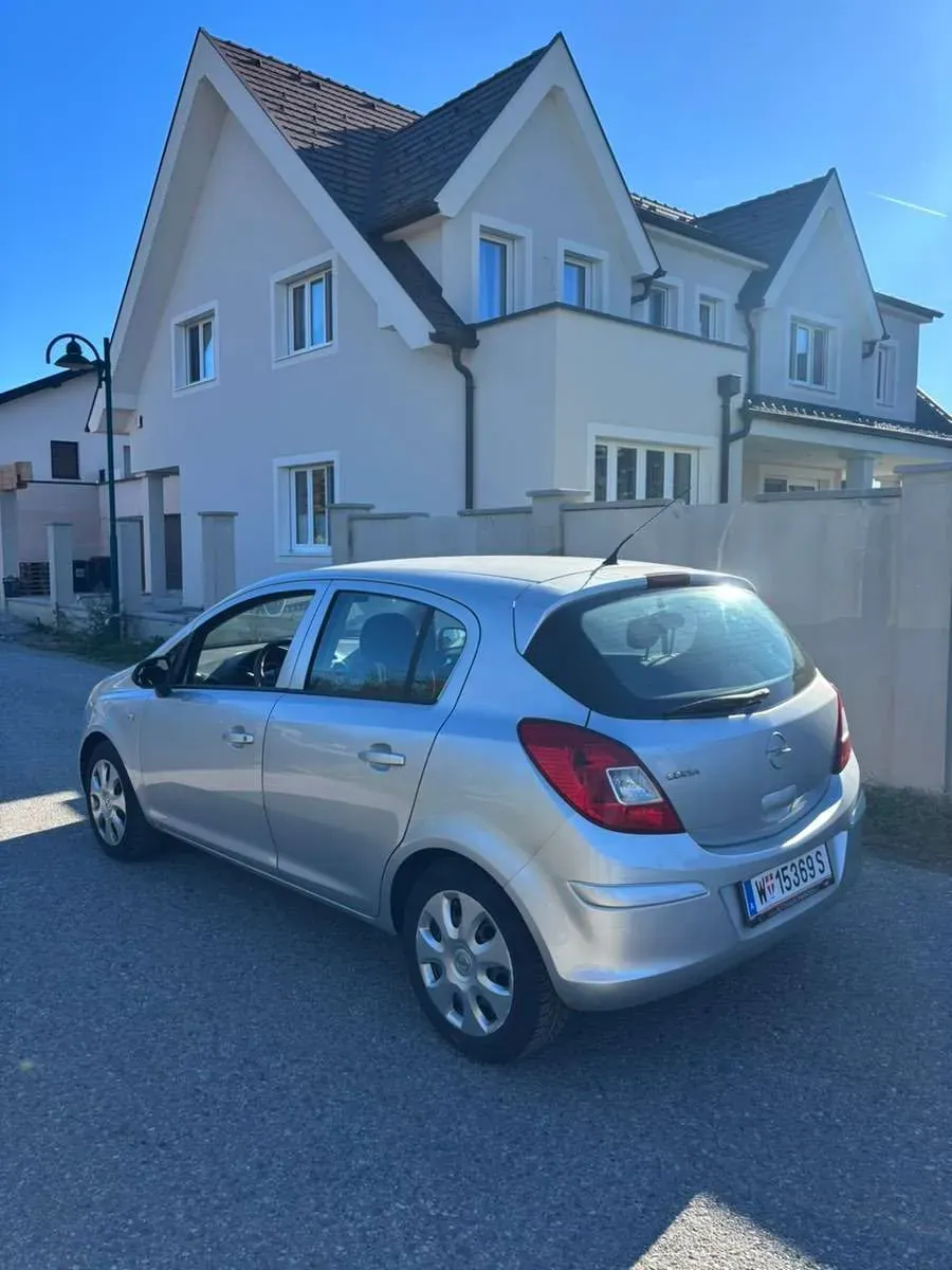 Opel Corsa 2009 photo 2