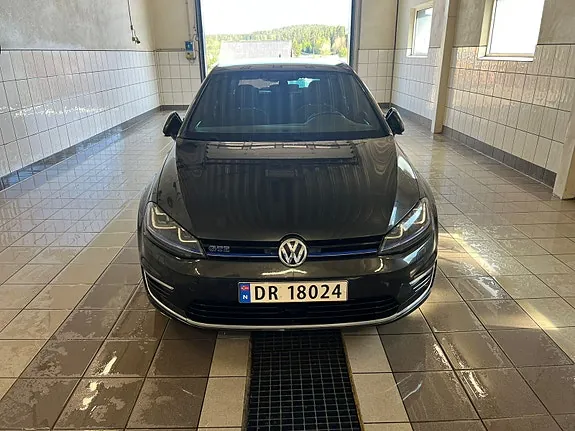 Volkswagen Golf 2017 photo 2