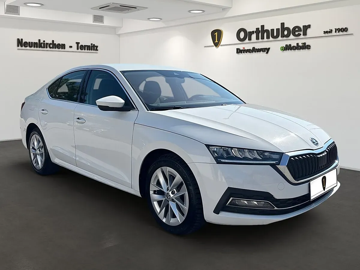 Skoda Octavia 2022 photo 2
