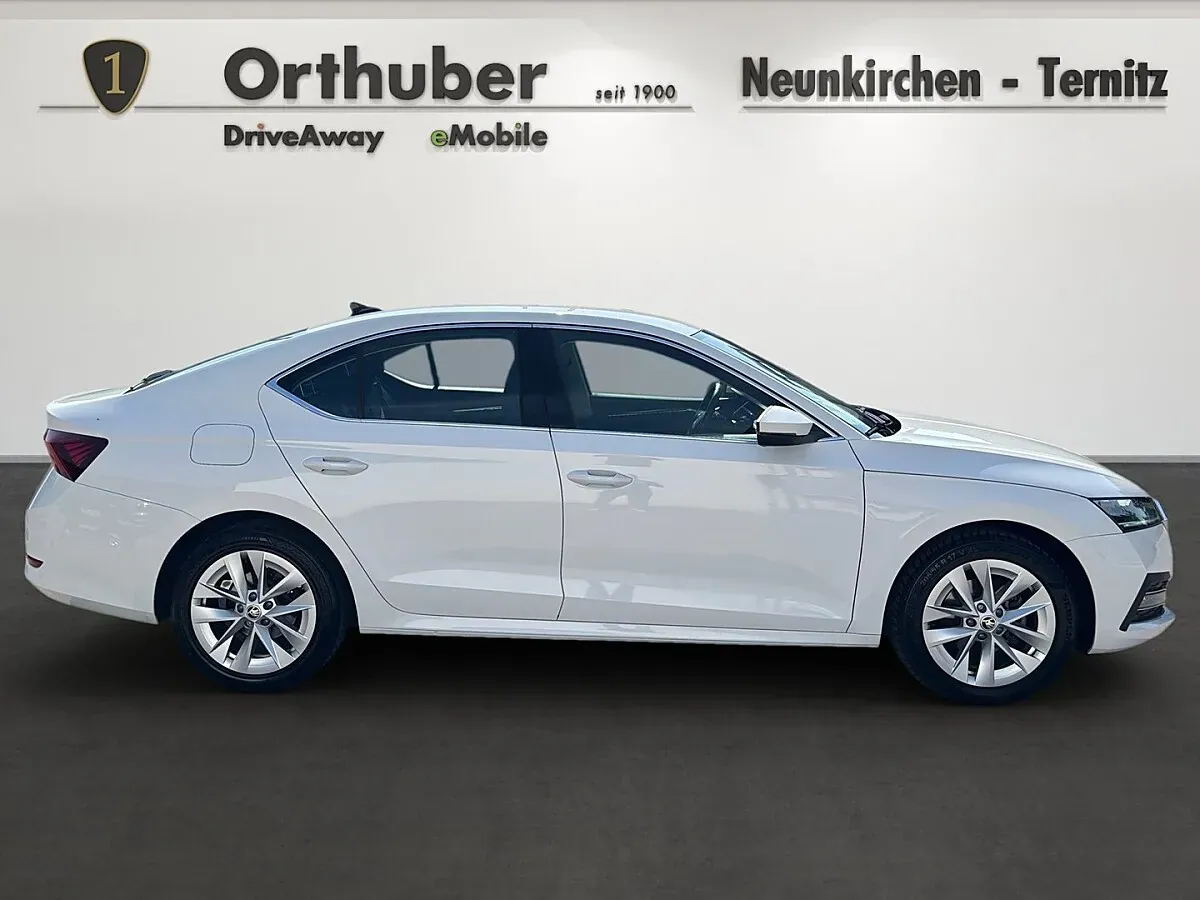 Skoda Octavia 2022 photo 3