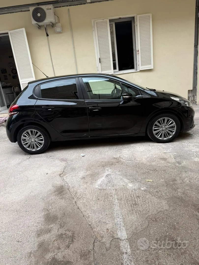 Peugeot 208 2017 photo 2