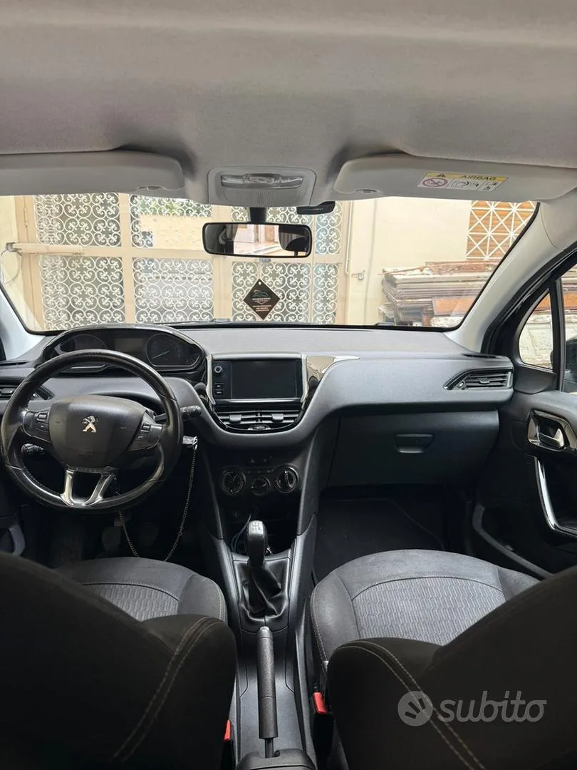 Peugeot 208 2017 photo 5