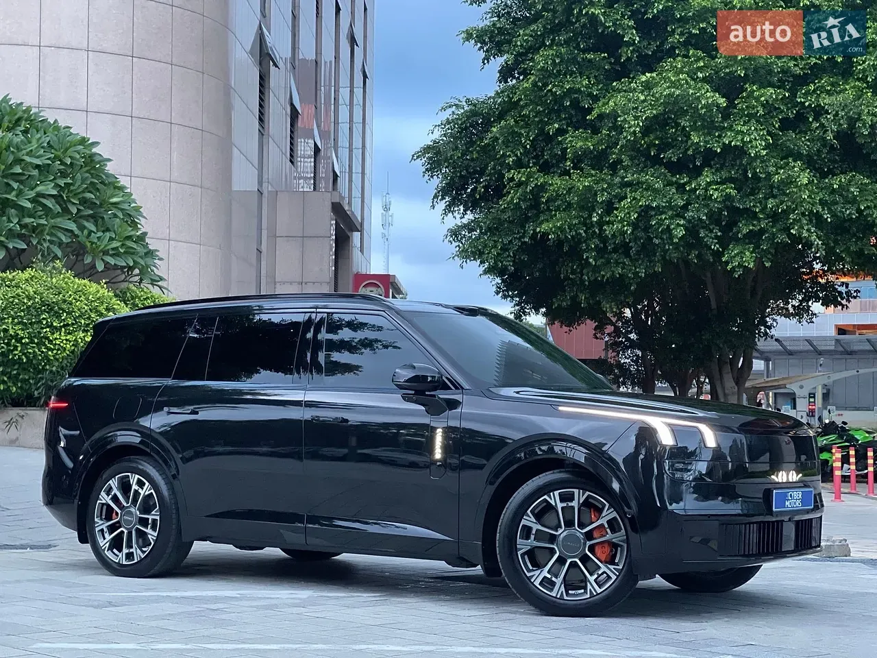 Lynk & Co 900