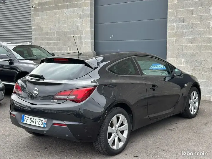 Opel Astra 2012 photo 3