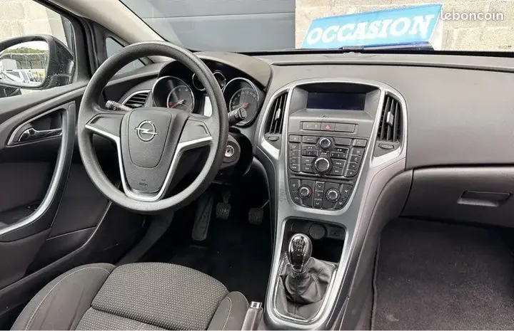 Opel Astra 2012 photo 5