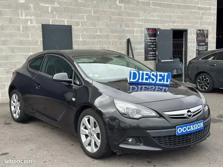 Opel Astra 2012 photo 2