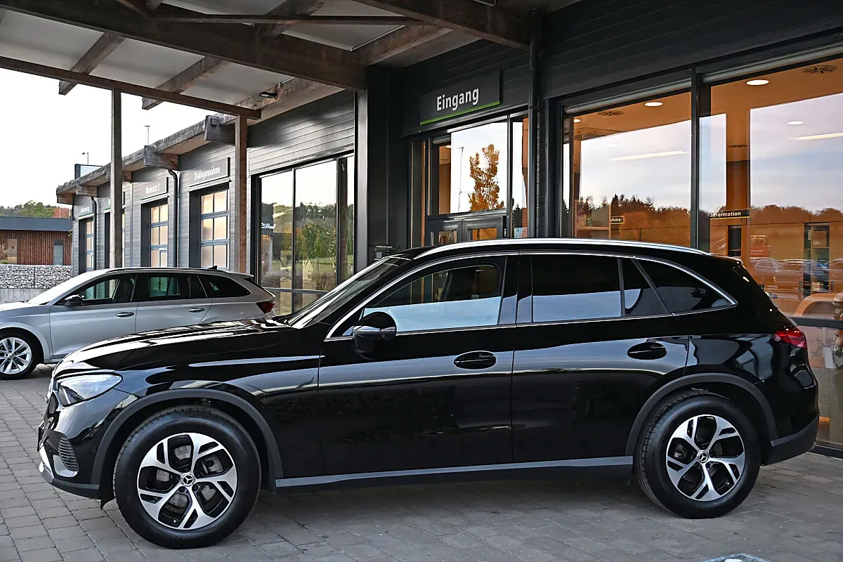 Mercedes-Benz Glc-Class 2023 photo 2