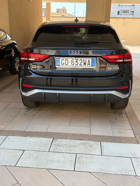 Audi Q3 2021 photo 2