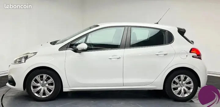 Peugeot 208 2016 photo 3