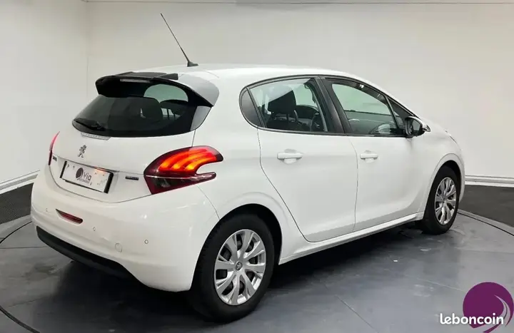 Peugeot 208 2016 photo 5