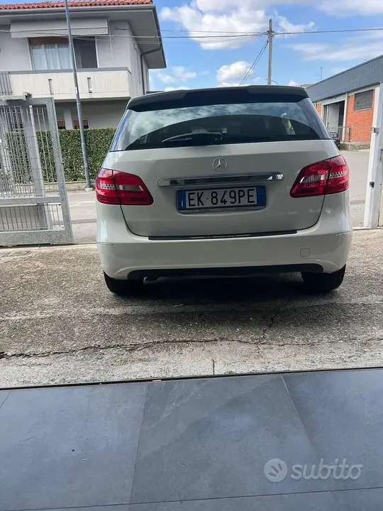 Mercedes-Benz B-Class 2011 photo 4