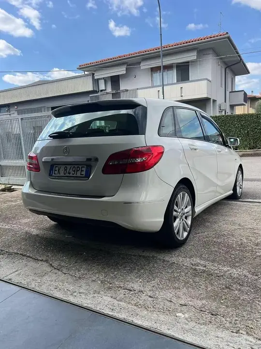 Mercedes-Benz B-Class 2011 photo 3