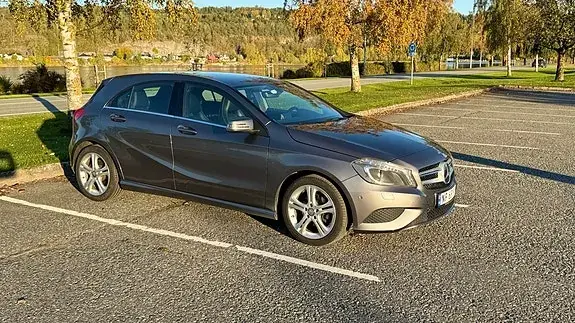 Mercedes-Benz A 180 2013 photo 2