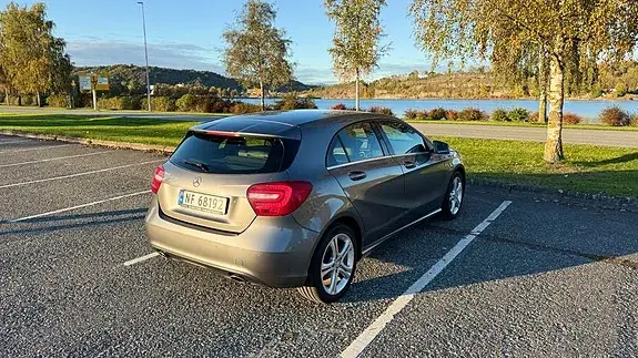 Mercedes-Benz A 180 2013 photo 3
