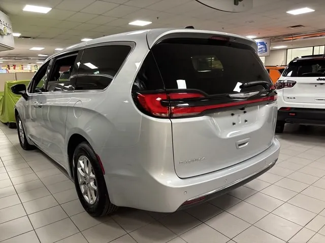 Chrysler Pacifica 2026 photo 5