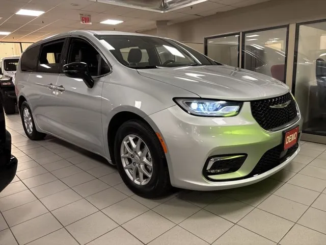 Chrysler Pacifica 2026 photo 2
