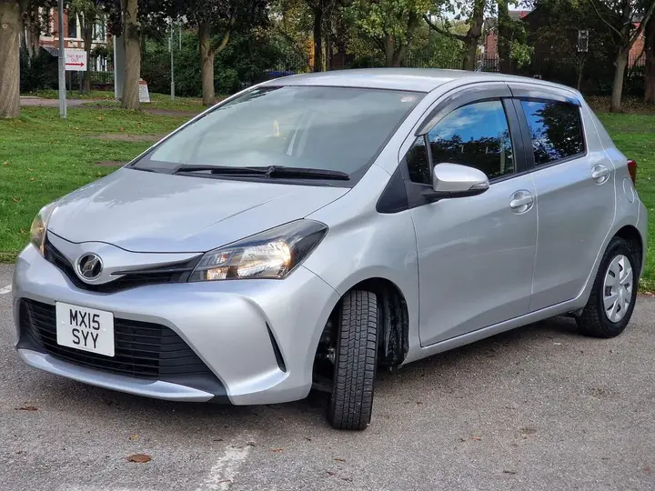 Toyota Vitz 2015 photo 4