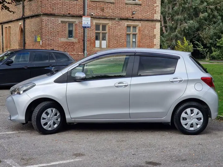 Toyota Vitz 2015 photo 5