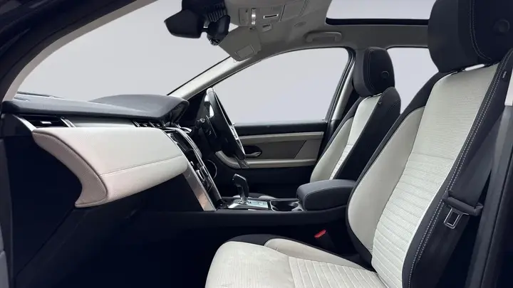 Land Rover Discovery Sport 2023 photo 3