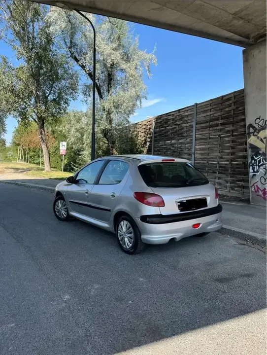 Peugeot 206 2004 photo 2