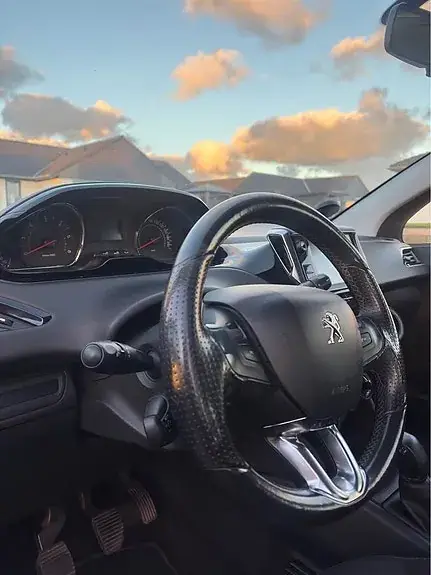 Peugeot 208 2012 photo 5