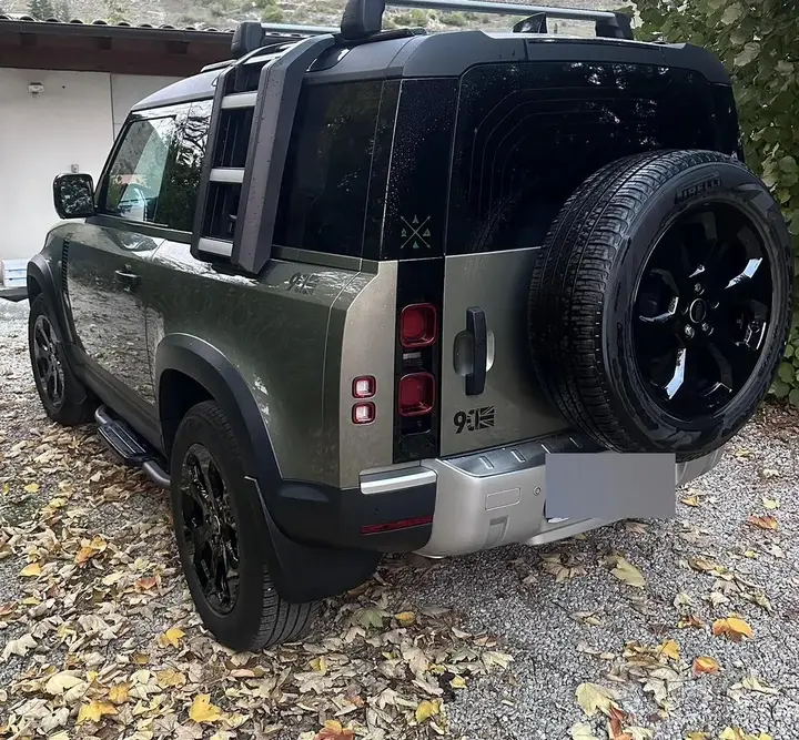 Land Rover Defender 2021 photo 2