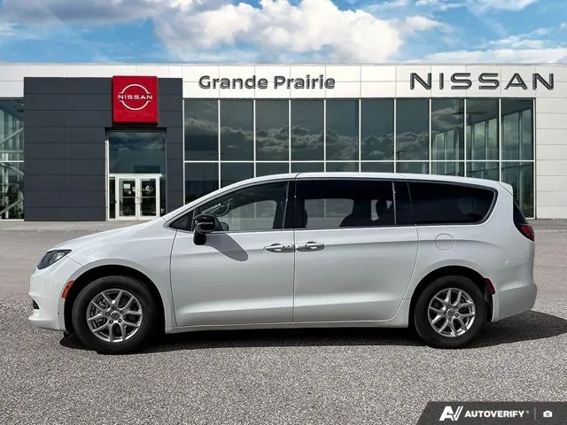 Chrysler Grand Caravan 2025 photo 2