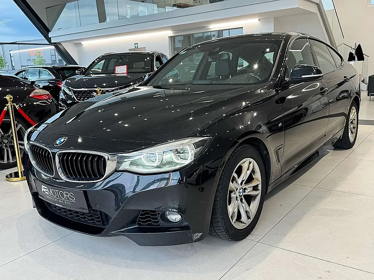 BMW 3 Series 2018 photo 2