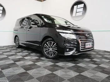 Nissan Elgrand 2015 photo 2