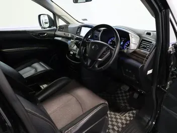 Nissan Elgrand 2015 photo 4