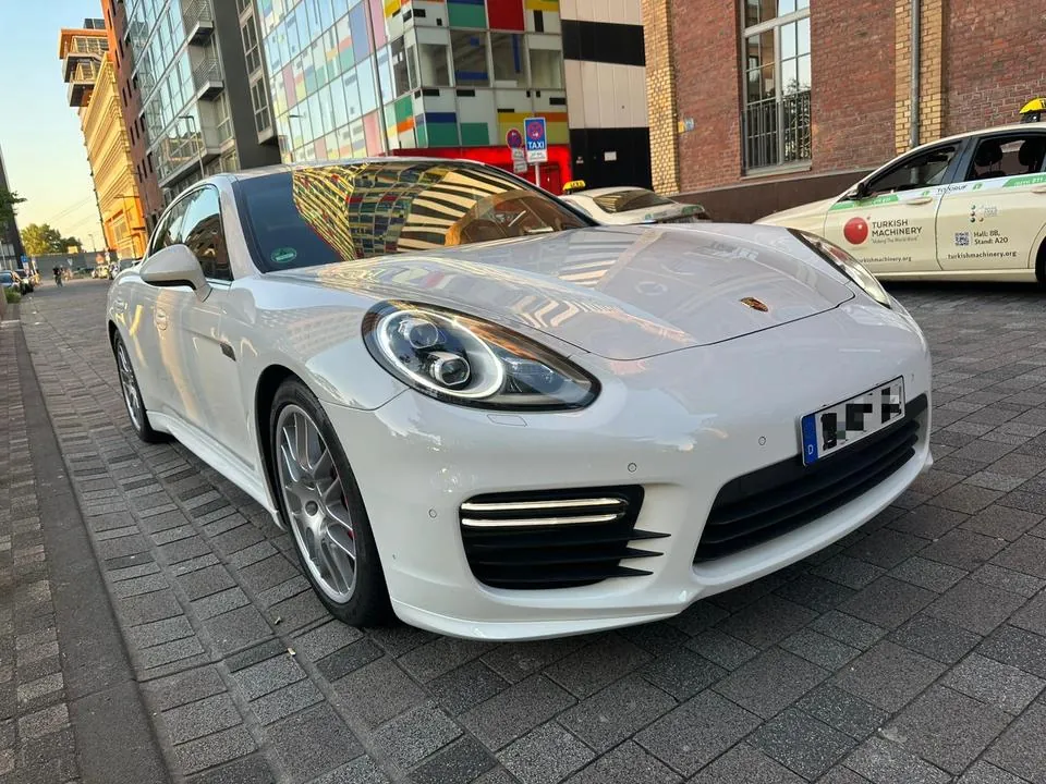 Porsche Panamera Gts