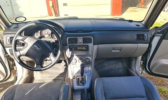 Subaru Forester 2004 photo 2