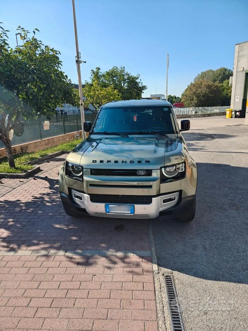 Land Rover Defender 2023 photo 2